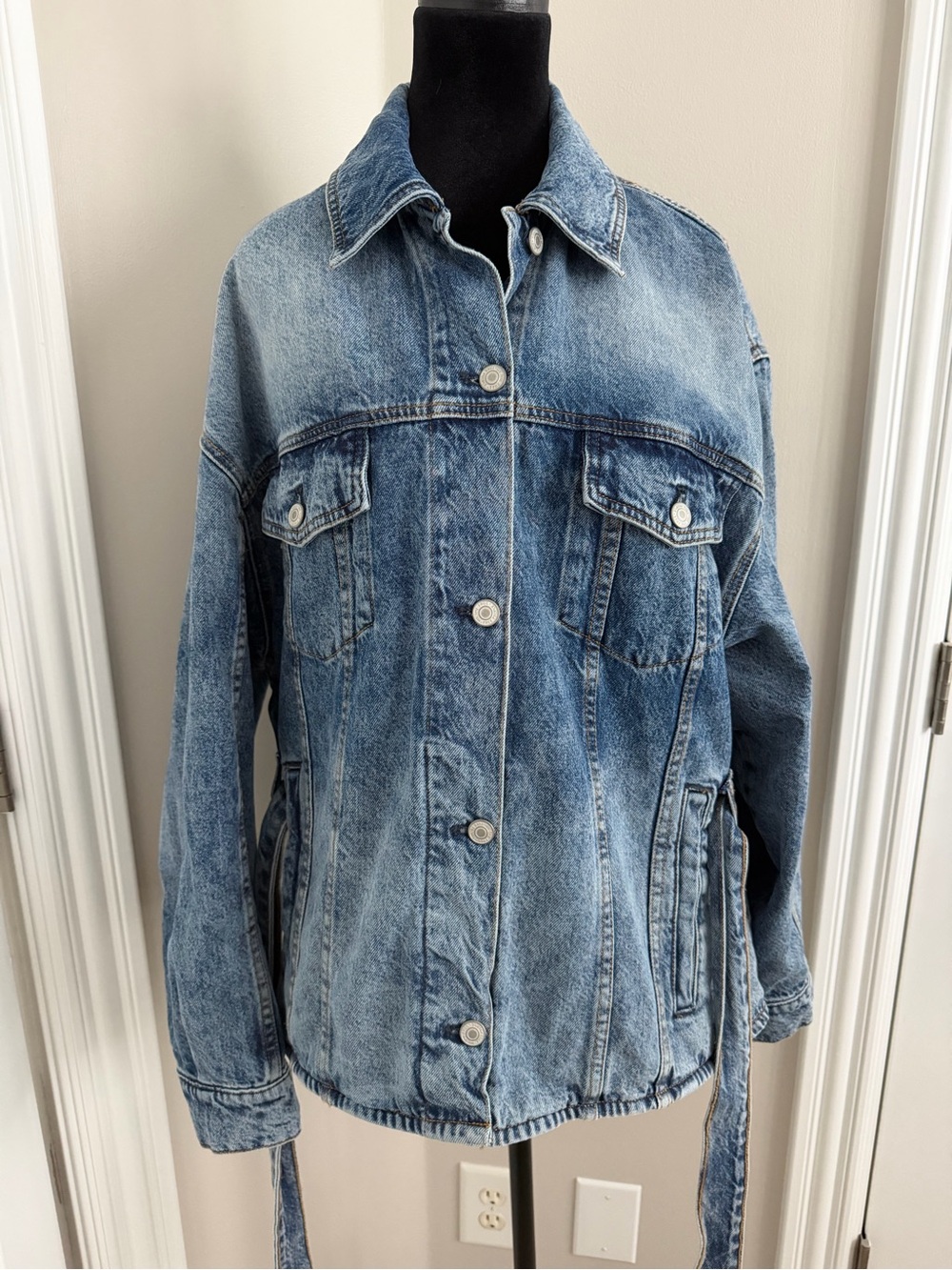 We The Free Knotted Denim Jacket - Picture 6 of 10